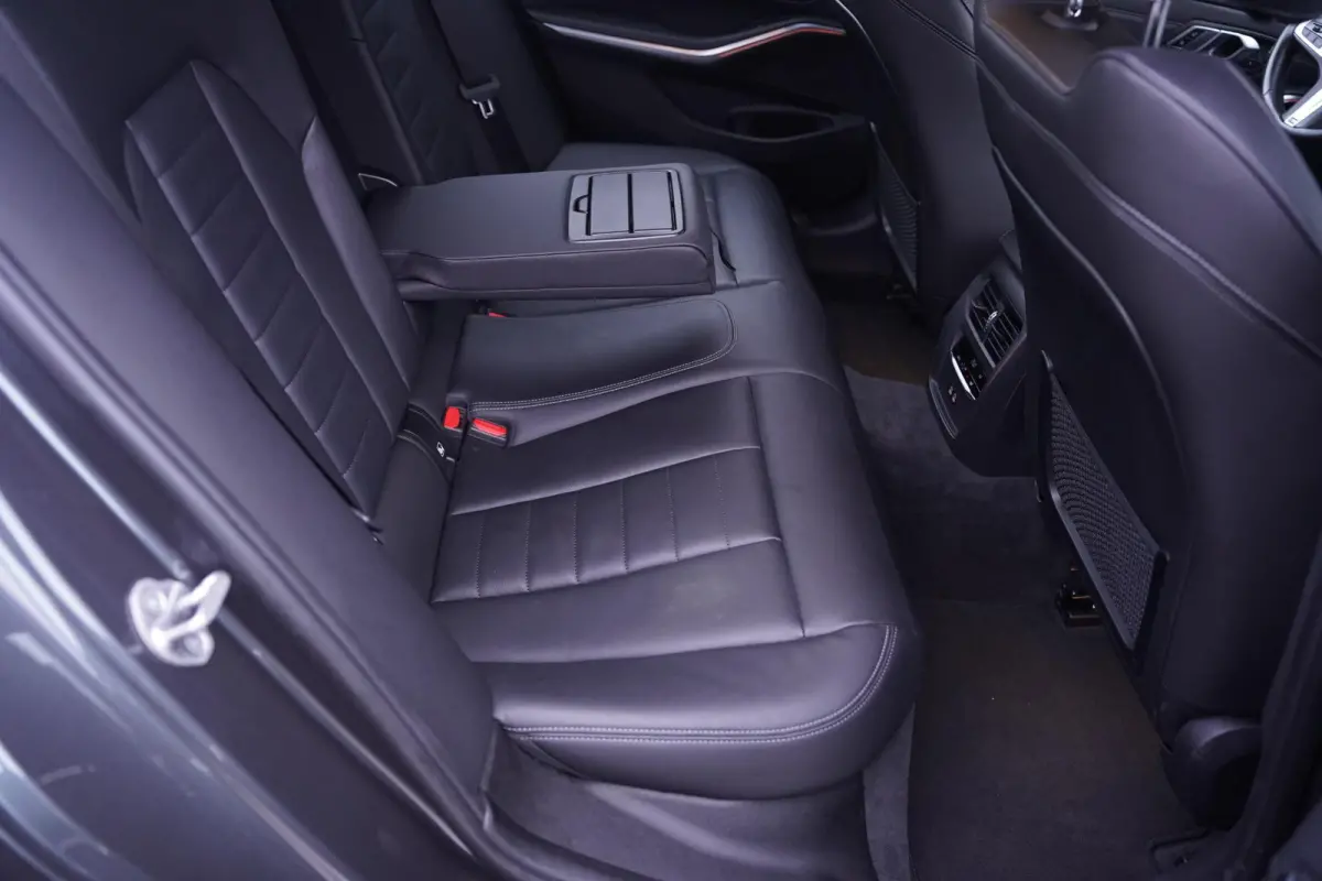 320i Sport Line Led koplampen Apple Carplay Leder Memory Stoelverwarming 1e Eigenaar NAP