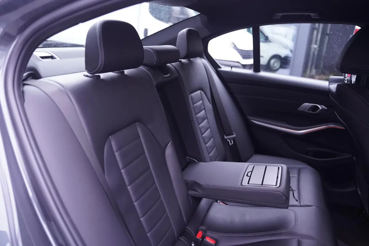 320i Sport Line Led koplampen Apple Carplay Leder Memory Stoelverwarming 1e Eigenaar NAP