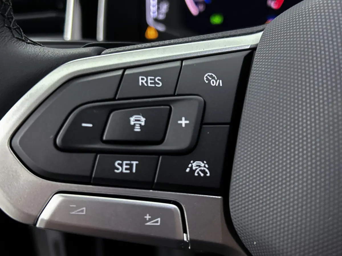1.0 TSI R-Line Edition 95 PK| Origineel Nederlands | 1e Eigenaar | Panoramadak | LED Matrix | Stoelverwarming | Achteruitrijcamera | Climatronic | Parkeersensoren | Digitale Cockpit Pro | Na