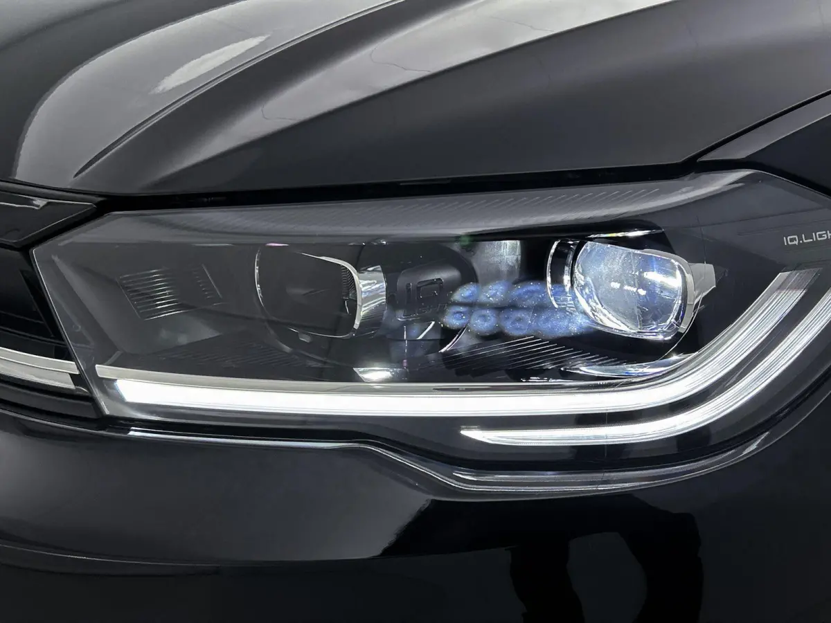 1.0 TSI R-Line Edition 95 PK| Origineel Nederlands | 1e Eigenaar | Panoramadak | LED Matrix | Stoelverwarming | Achteruitrijcamera | Climatronic | Parkeersensoren | Digitale Cockpit Pro | Na