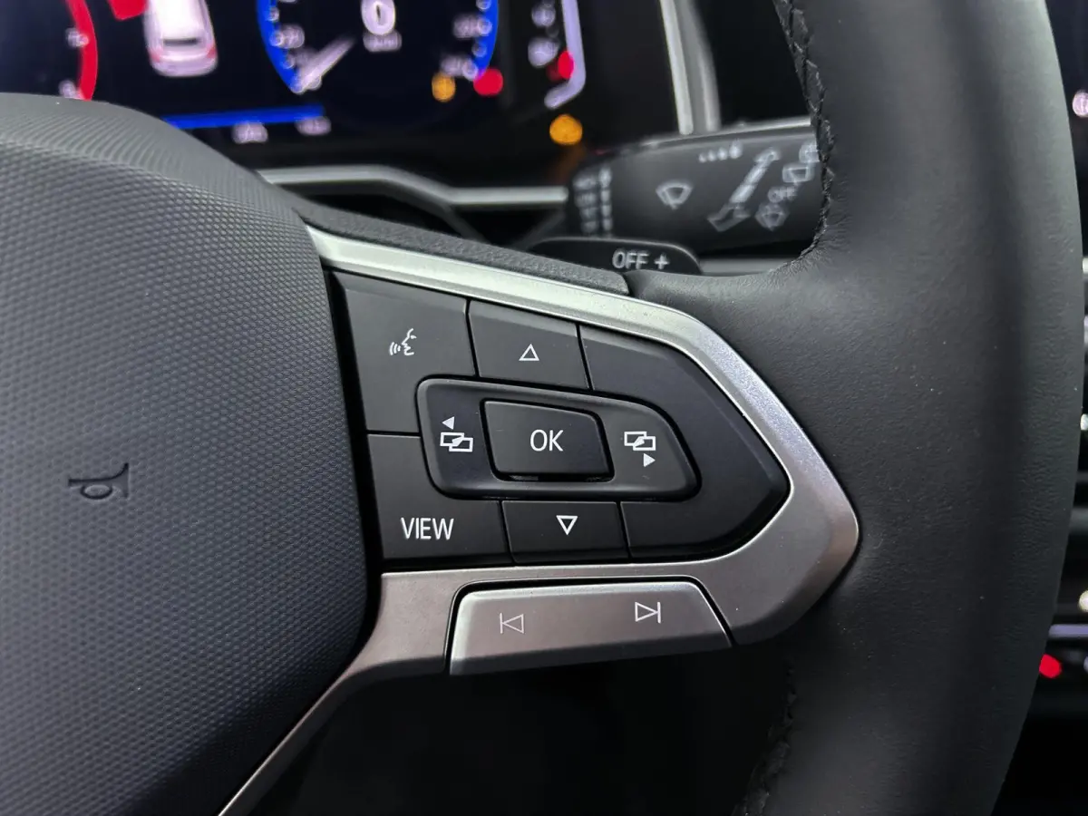 1.0 TSI R-Line Edition 95 PK| Origineel Nederlands | 1e Eigenaar | Panoramadak | LED Matrix | Stoelverwarming | Achteruitrijcamera | Climatronic | Parkeersensoren | Digitale Cockpit Pro | Na
