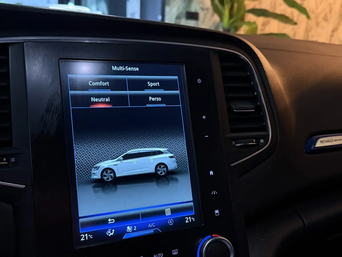 1.6 TCe GT 205pk|Automaat|Sport Kuipstoelen|Bose Audio|Trekhaak|Keyless|Digitale Cockpit|LED|Rijklaar