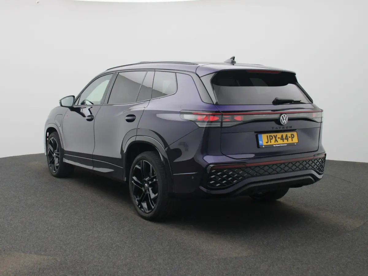 1.5 eHybrid R-Line Edition 272 PK | Lederen Stoelen Met Geheugen | Navigatie Groot Scherm | Trekhaak | 360 Camera | Head-Updisplay | Stoelverwarming Voor & Achter | Stuurwielverwarming |