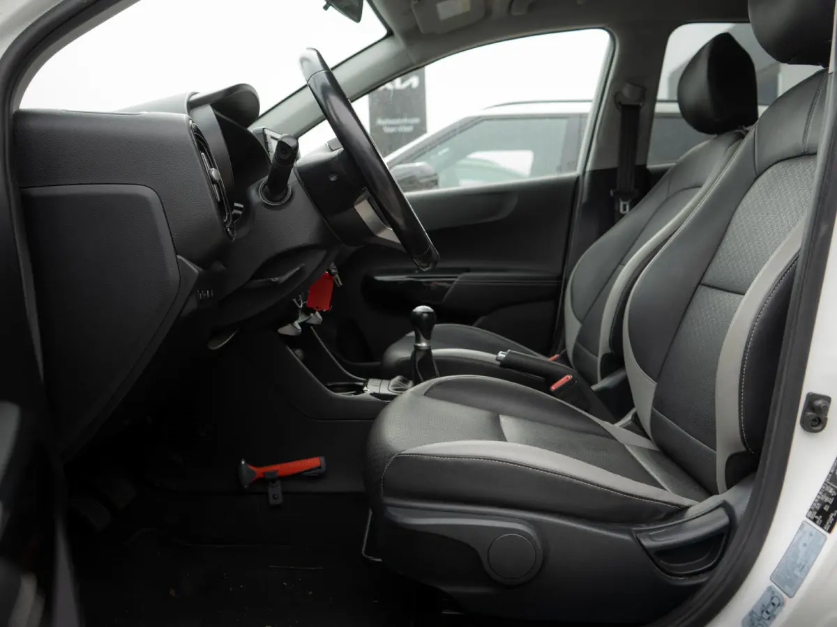 1.0 CVVT Design Edition | Trekhaak | Navigatie | Achteruitrijcamera | Climate control |