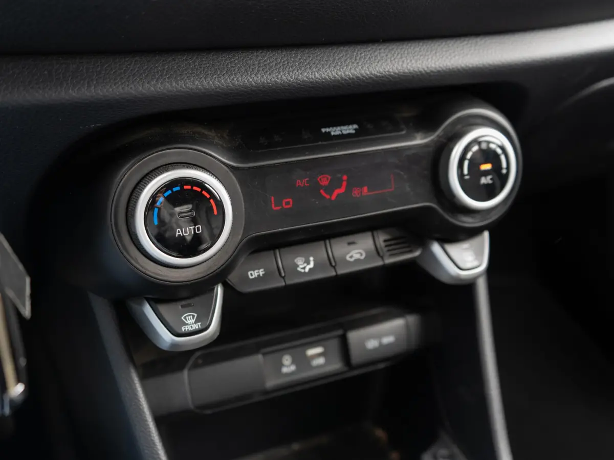 1.0 CVVT Design Edition | Trekhaak | Navigatie | Achteruitrijcamera | Climate control |