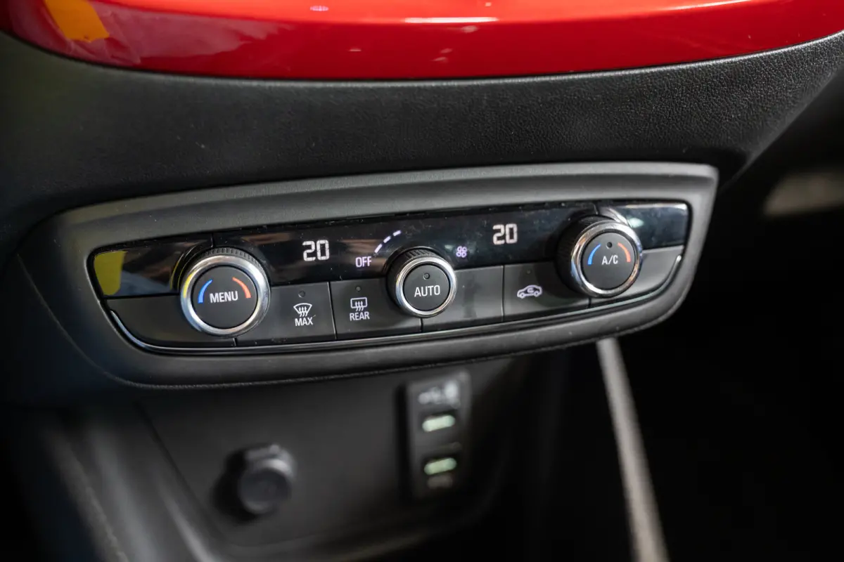 1.2 Turbo GS Line | Camera | Navigatie | Climate Controle | Parkeersensoren | Apple Carplay & Android Auto | Comfort Stoelen |