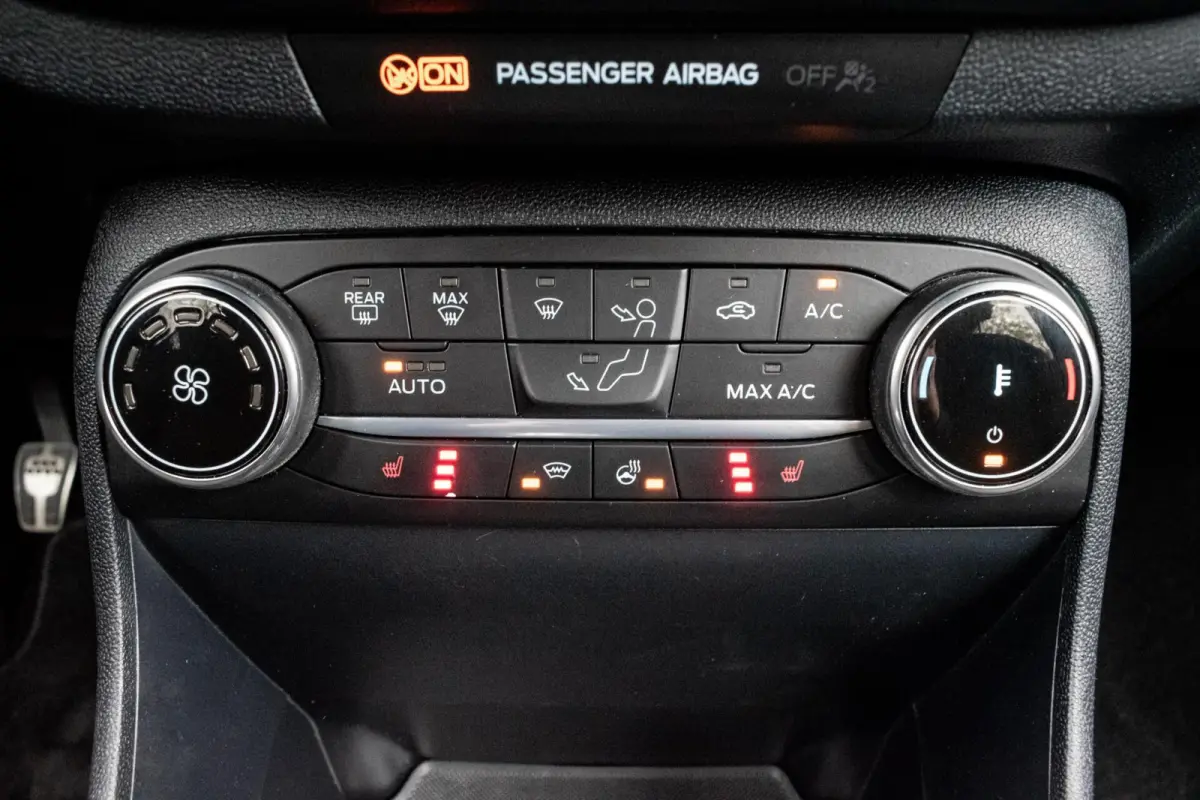 1.0 EcoBoost ST-Line|1e EIGENAAR|STOEL-STUUR-VOORRUIT VERWARMD|KEYLESS|CLIMATE|CARPLAY|PDC|CRUISE|NAVI|DAB+