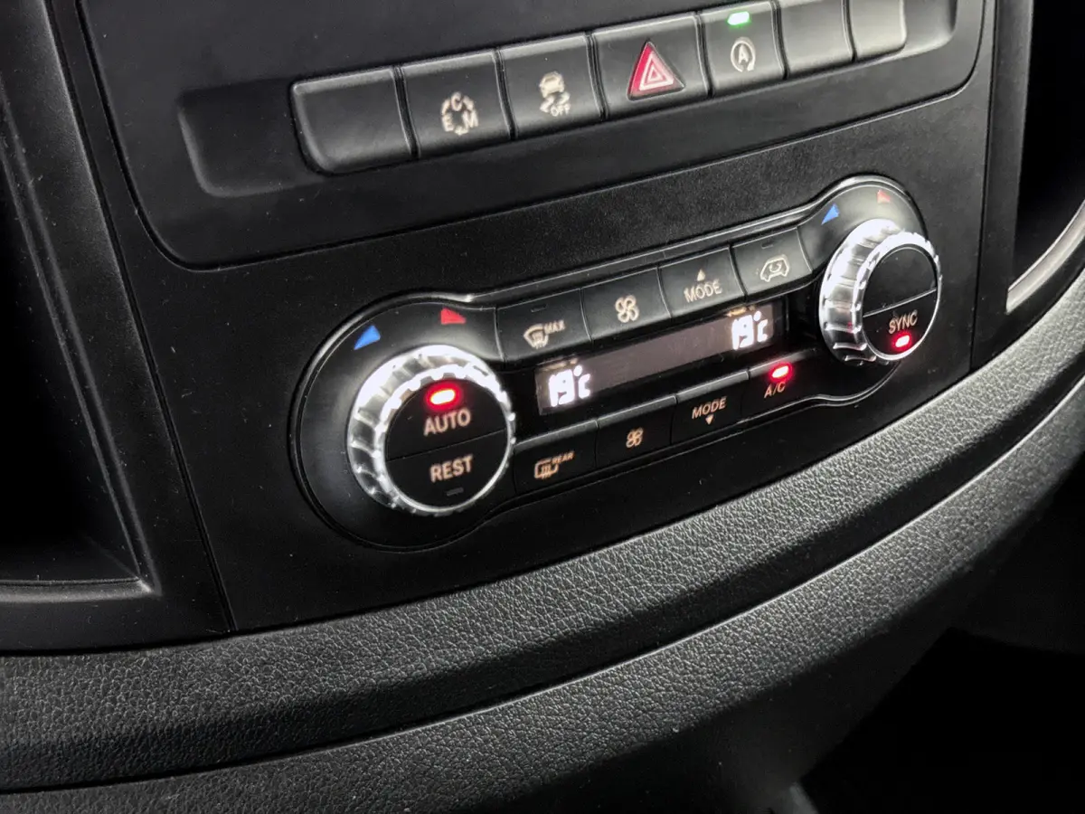 114 CDI Lang DC Led Dubbele cabine Climate control Trekhaak Navigatie Camera Parkeersensoren