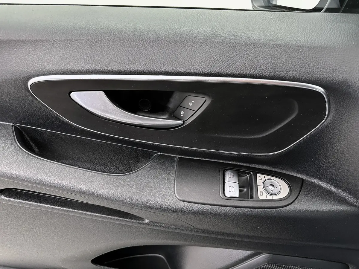 114 CDI Lang DC Led Dubbele cabine Climate control Trekhaak Navigatie Camera Parkeersensoren