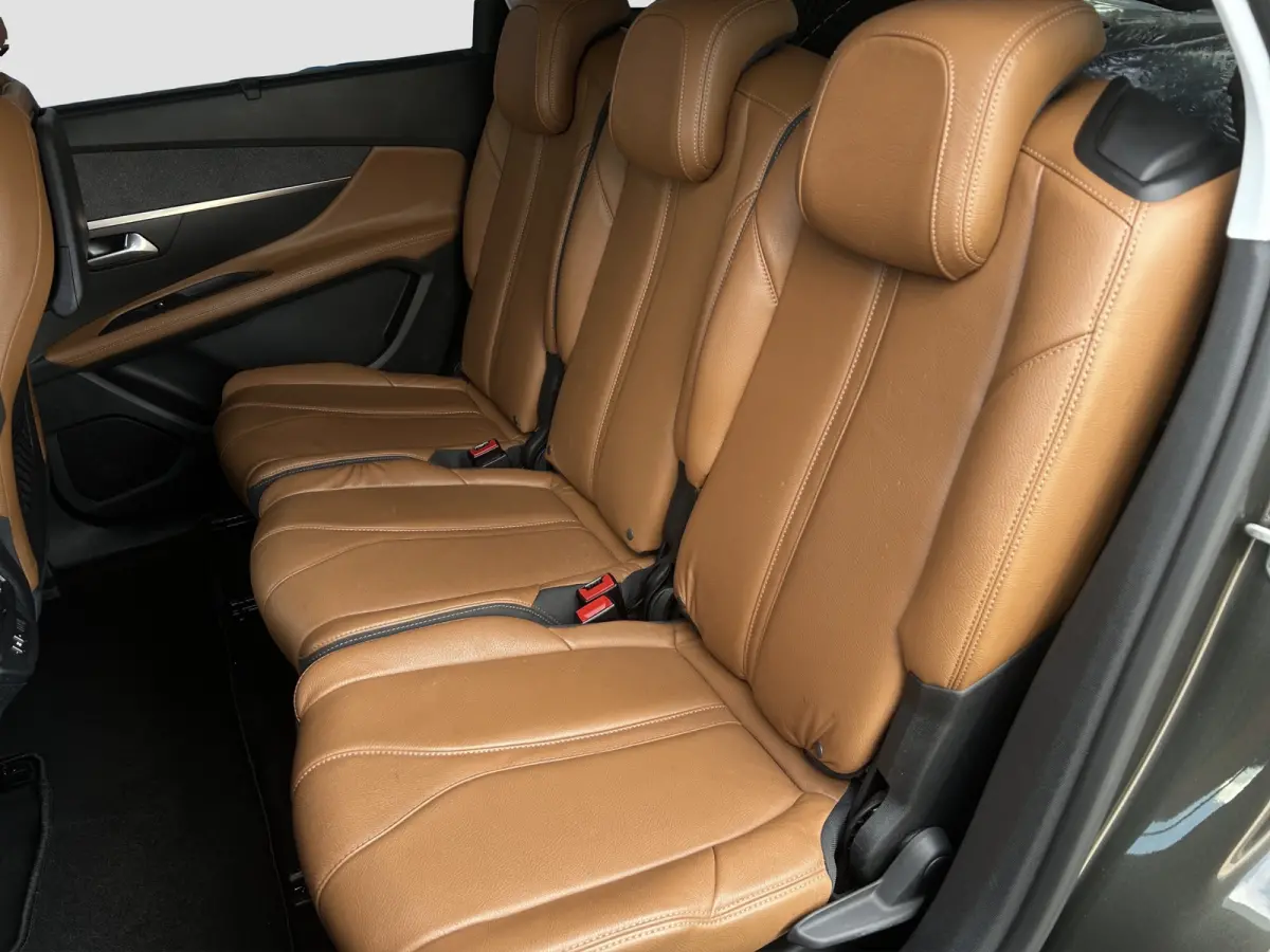 1.6 180pk Blue Lease Premium | 7 persoons | Cruise Control | Camera | Stoelverwarming | Focal Audio |