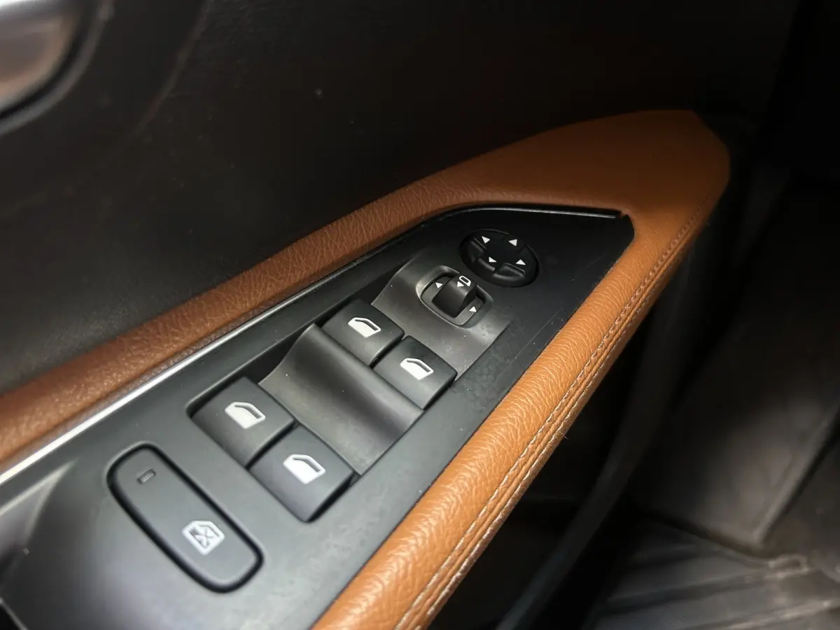 1.6 180pk Blue Lease Premium | 7 persoons | Cruise Control | Camera | Stoelverwarming | Focal Audio |