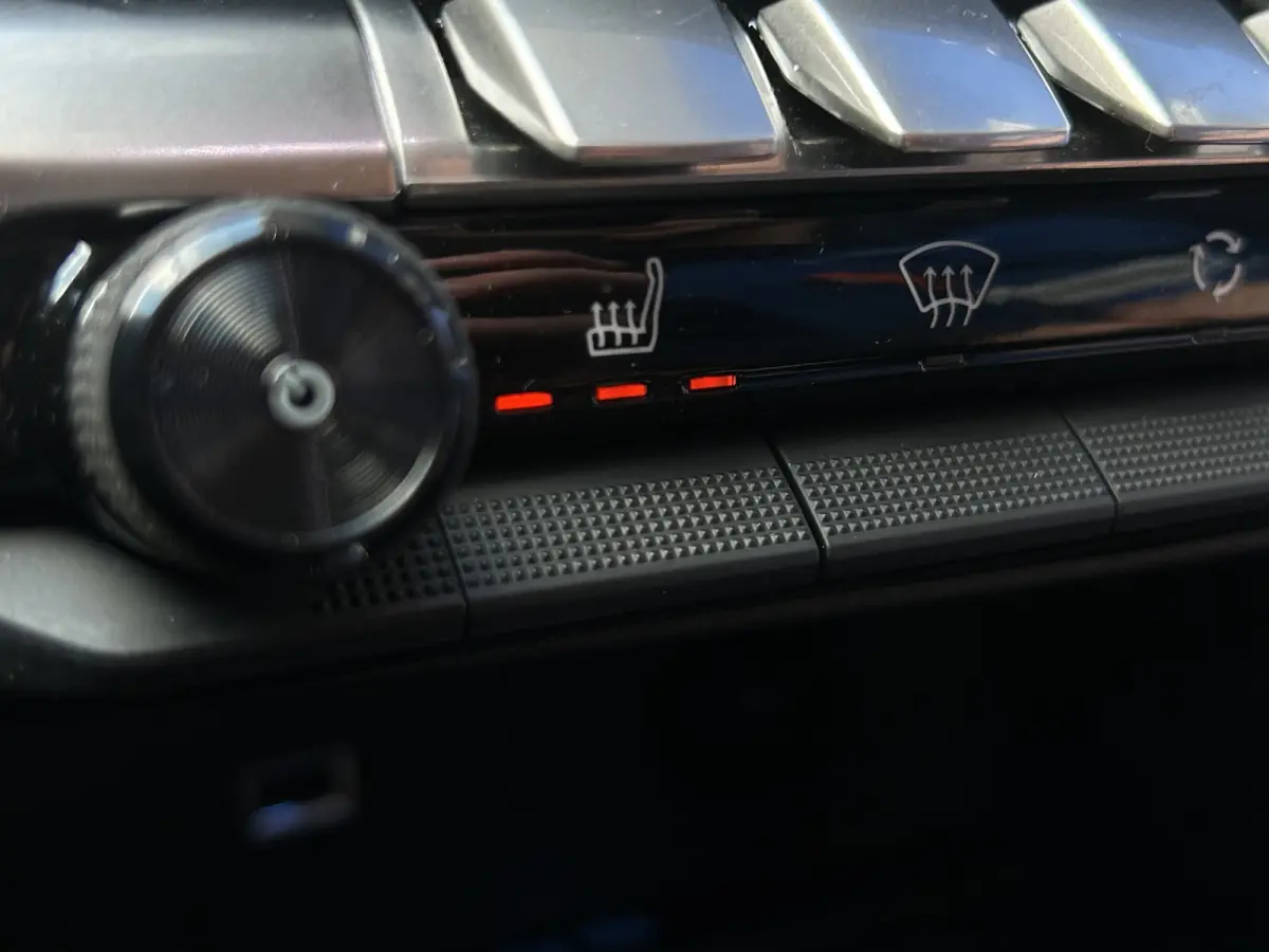 1.6 180pk Blue Lease Premium | 7 persoons | Cruise Control | Camera | Stoelverwarming | Focal Audio |