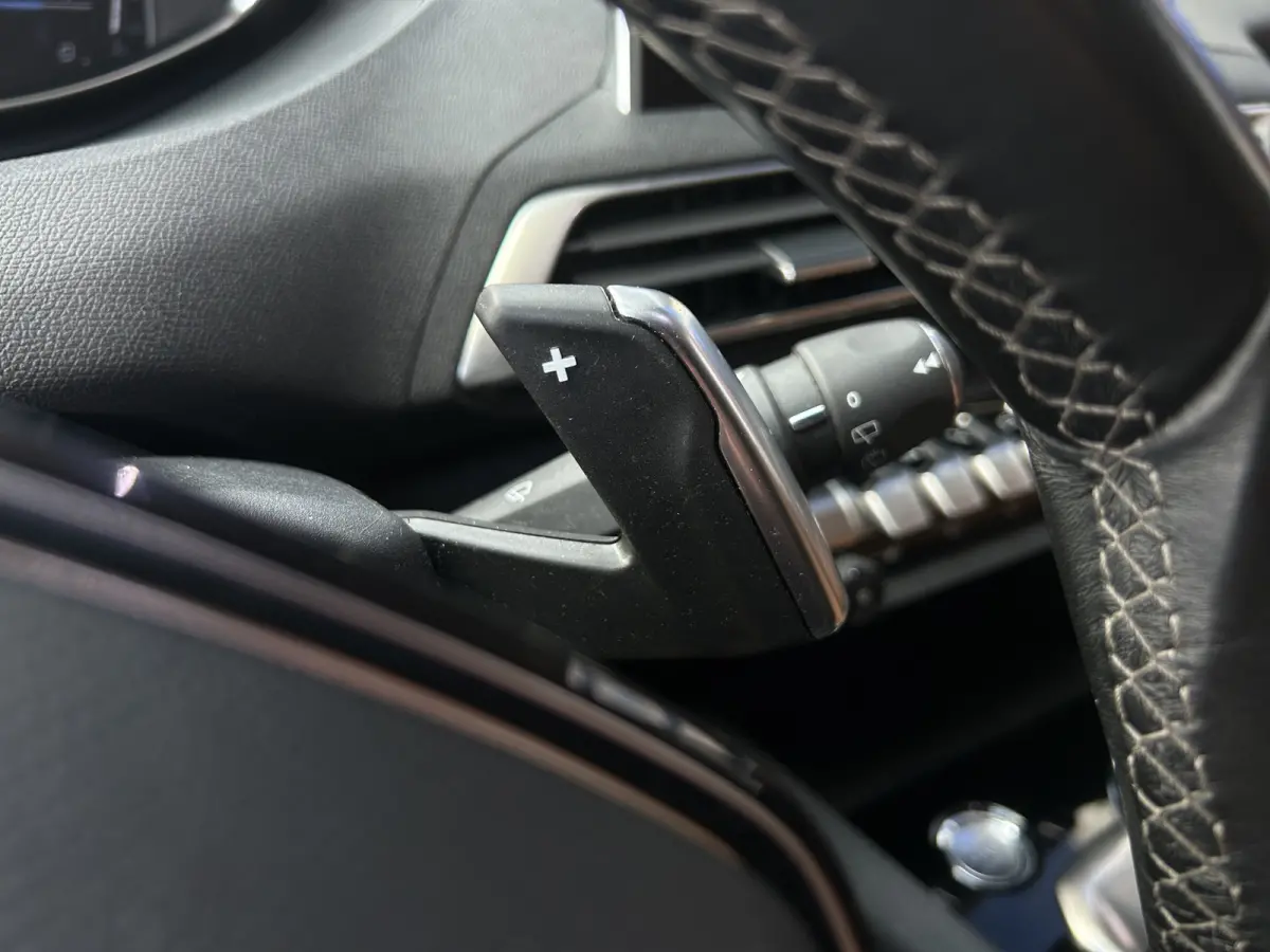 1.6 180pk Blue Lease Premium | 7 persoons | Cruise Control | Camera | Stoelverwarming | Focal Audio |
