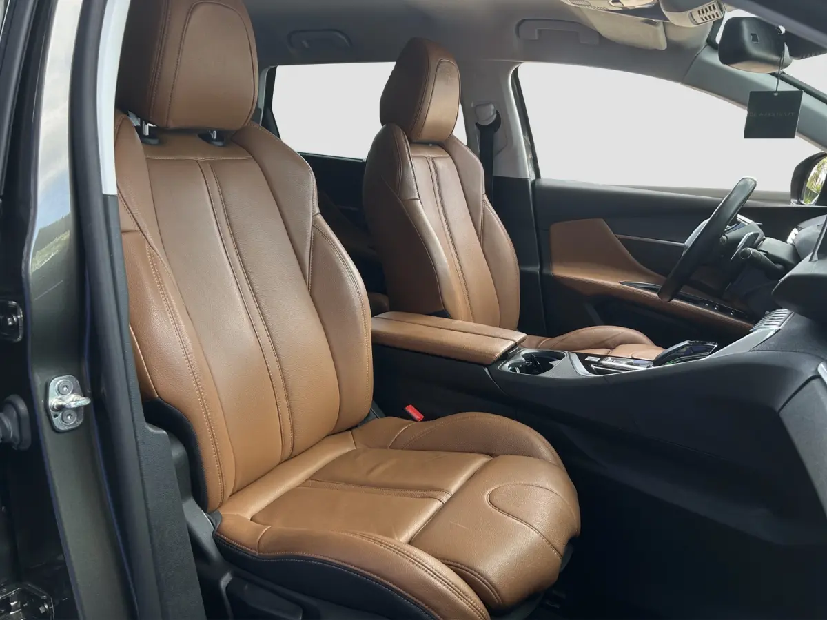 1.6 180pk Blue Lease Premium | 7 persoons | Cruise Control | Camera | Stoelverwarming | Focal Audio |