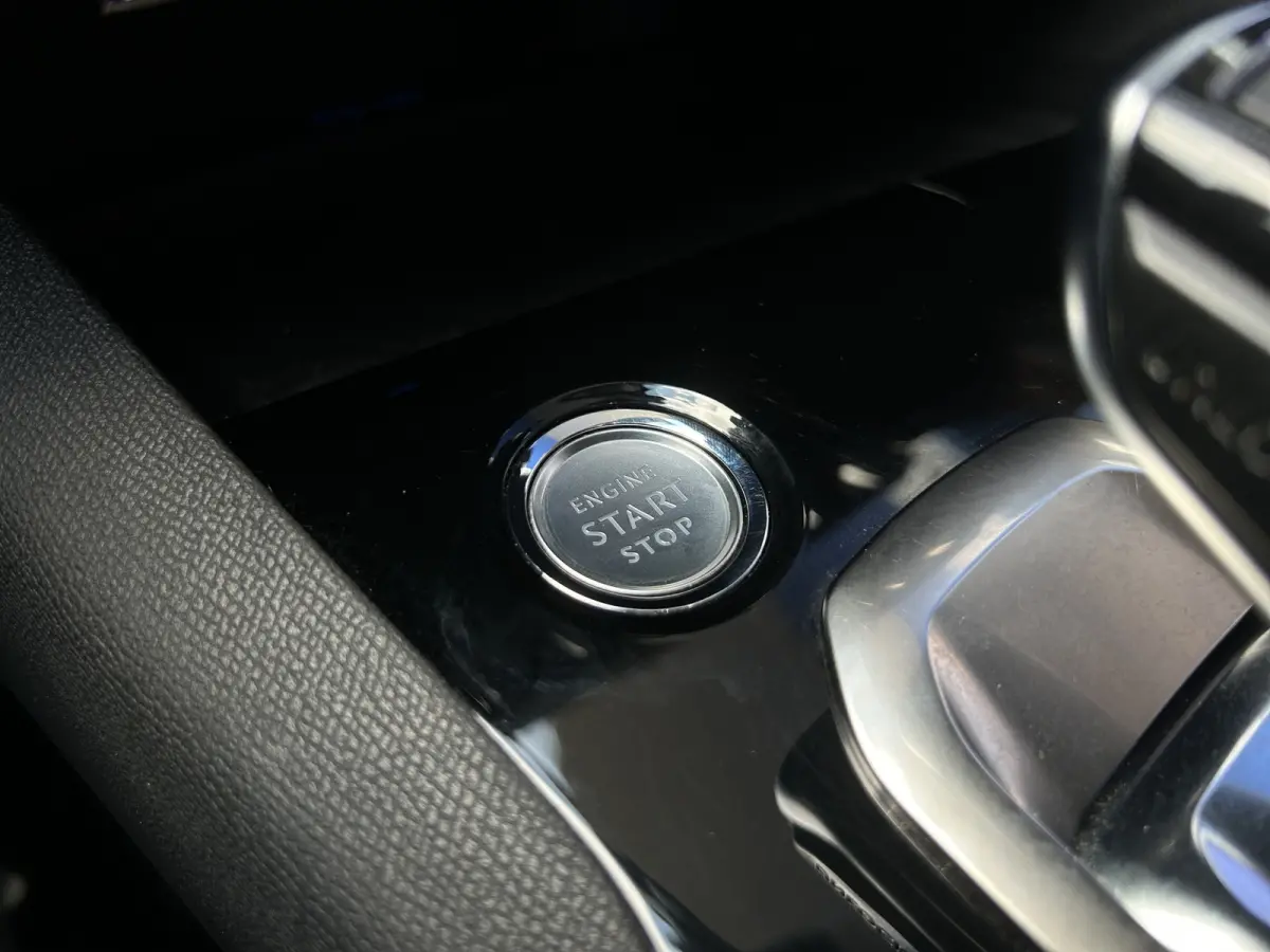 1.6 180pk Blue Lease Premium | 7 persoons | Cruise Control | Camera | Stoelverwarming | Focal Audio |