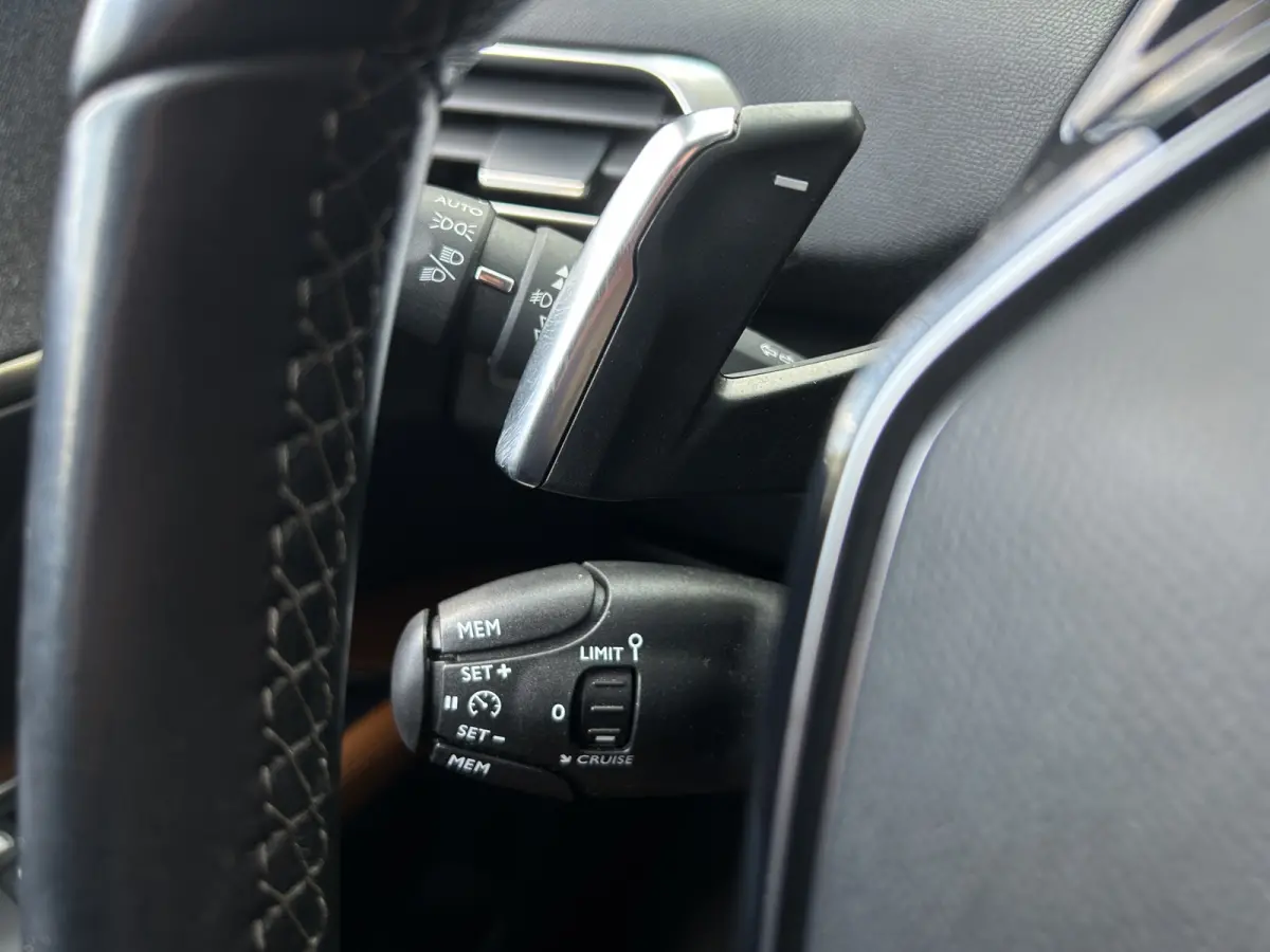 1.6 180pk Blue Lease Premium | 7 persoons | Cruise Control | Camera | Stoelverwarming | Focal Audio |