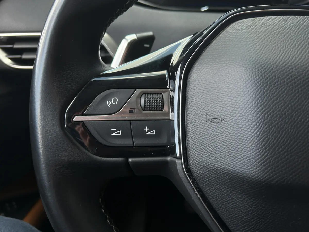 1.6 180pk Blue Lease Premium | 7 persoons | Cruise Control | Camera | Stoelverwarming | Focal Audio |