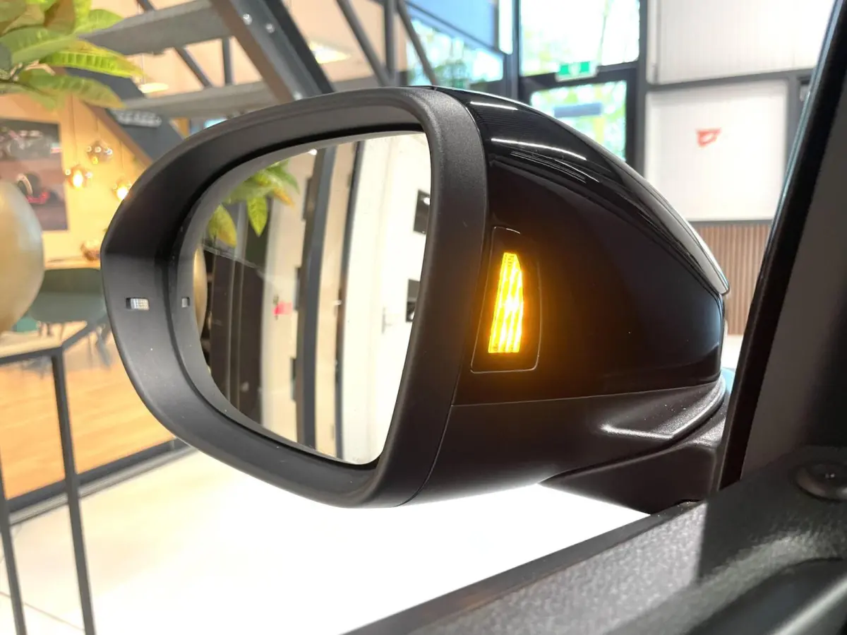 1.5 TSI R-Line Business Black Style/ Cam/ Beats/ IQ LED/ Keyless/ 18"LMV