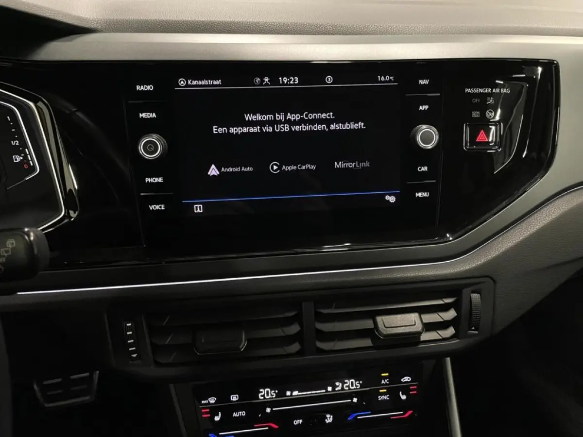 1.5 TSI R-Line Business Black Style/ Cam/ Beats/ IQ LED/ Keyless/ 18"LMV