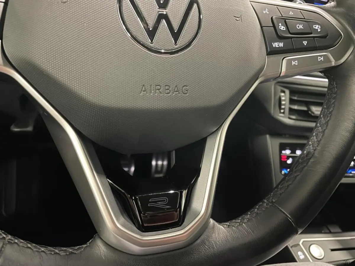 1.5 TSI R-Line Business Black Style/ Cam/ Beats/ IQ LED/ Keyless/ 18"LMV