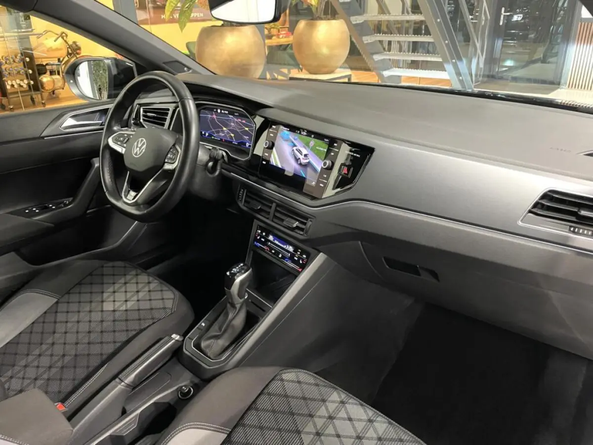 1.5 TSI R-Line Business Black Style/ Cam/ Beats/ IQ LED/ Keyless/ 18"LMV