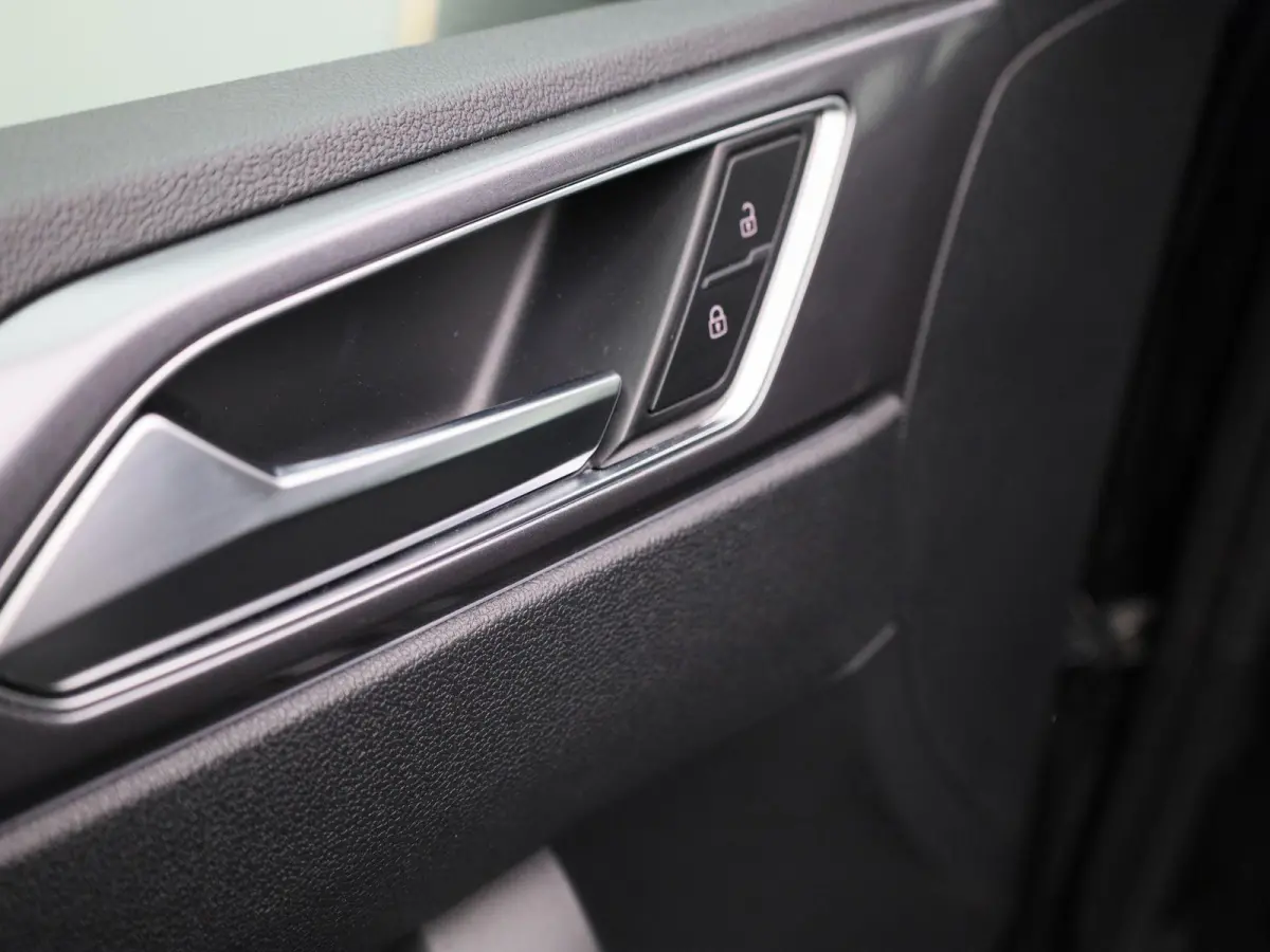1.0 TSI Highline Business R | 16 inch velgen | Parkeersensoren | Cruise control |