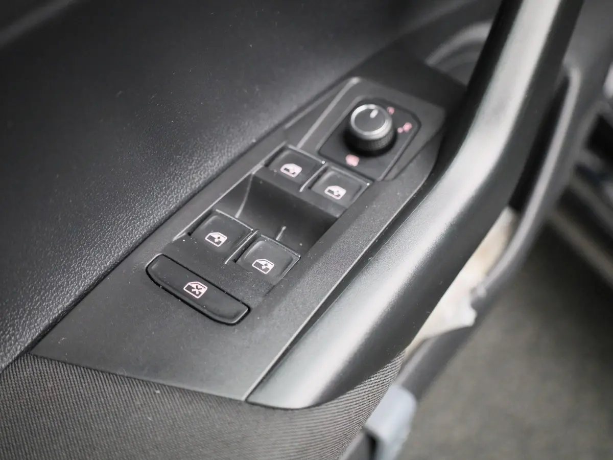 1.0 TSI Highline Business R | 16 inch velgen | Parkeersensoren | Cruise control |