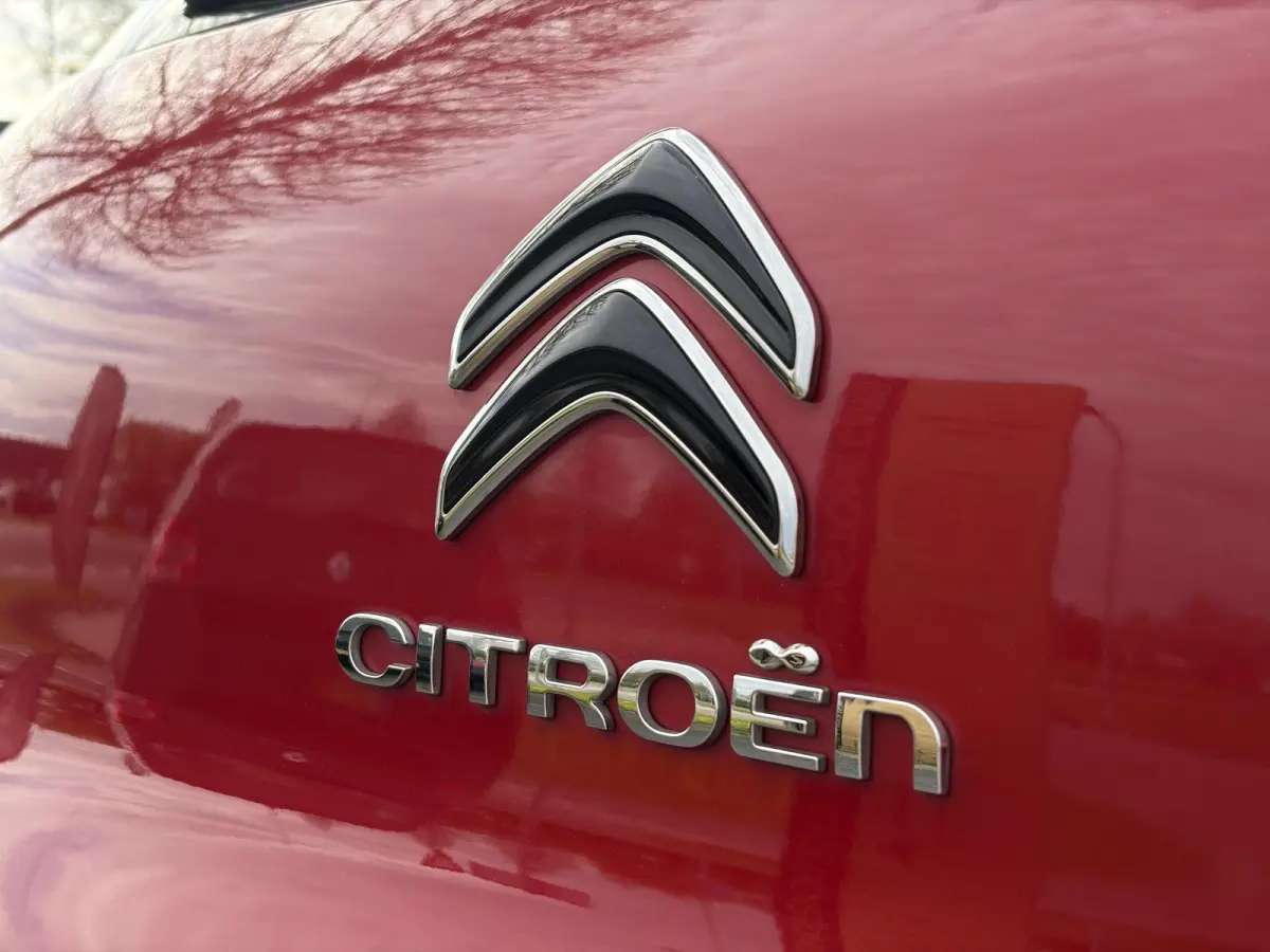1.2 PureTech Feel Edition 2e Eigenaar,Navi,Carplay,Clima,Cruise,Pdc,Rijstrooksensor,Lm velgen,N.A.P,Net beurt gehad,Bj 12-2017,Apk tot 02-2027