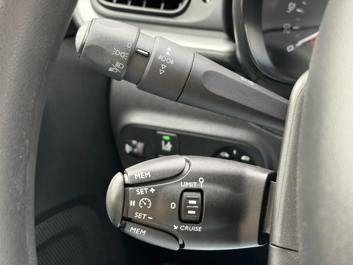 1.2 PureTech Feel Edition 2e Eigenaar,Navi,Carplay,Clima,Cruise,Pdc,Rijstrooksensor,Lm velgen,N.A.P,Net beurt gehad,Bj 12-2017,Apk tot 02-2027