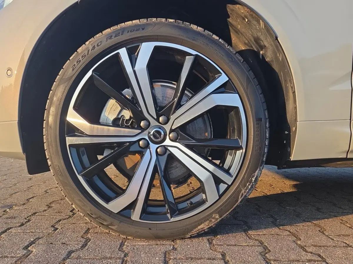 2.0 T8 Plug-in hybrid AWD Plus Dark (335kW/455PK) ** PANORAMA, ACC, VERW. ST, 21-inch LMV ** 1e EIG - UNFALLFREI ** ** INFORMEER OOK NAAR ONZE AANTREKKELIJKE FINANCIAL-LEASE TARIEVEN **
