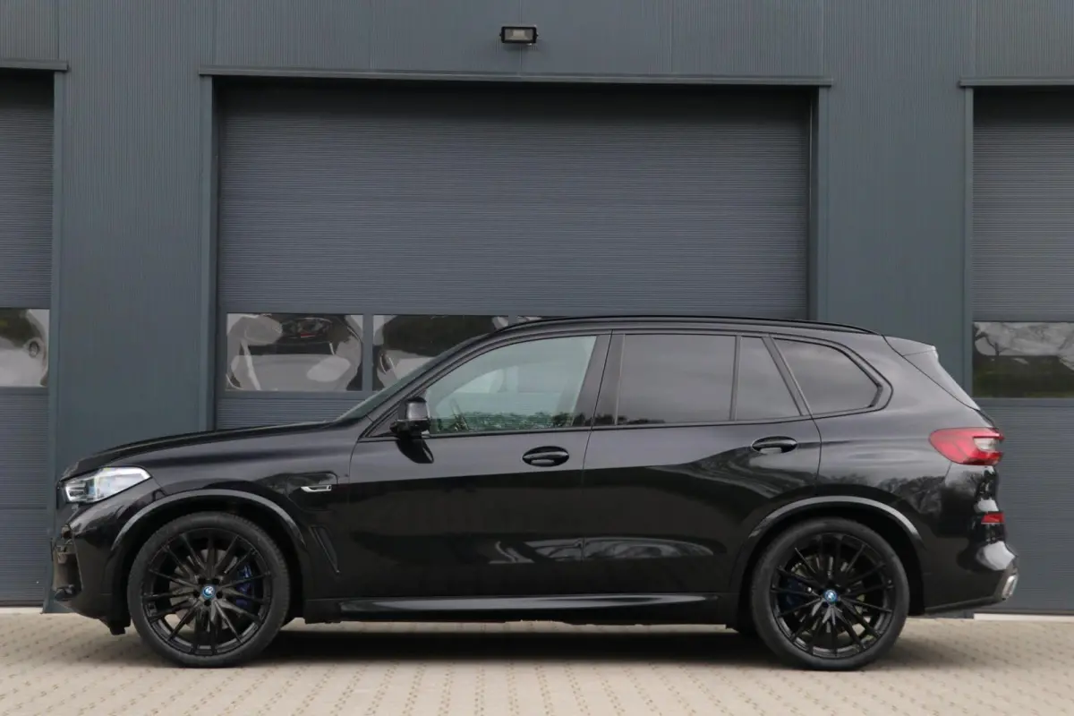xDrive45e High Executive M-SPORT Panodak Headup Trekhaak ShadowLine Stoel/Stuur verwarming Carplay Luchtvering 22''Inch Laserlicht BJ2021