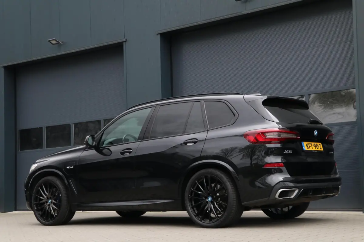 xDrive45e High Executive M-SPORT Panodak Headup Trekhaak ShadowLine Stoel/Stuur verwarming Carplay Luchtvering 22''Inch Laserlicht BJ2021