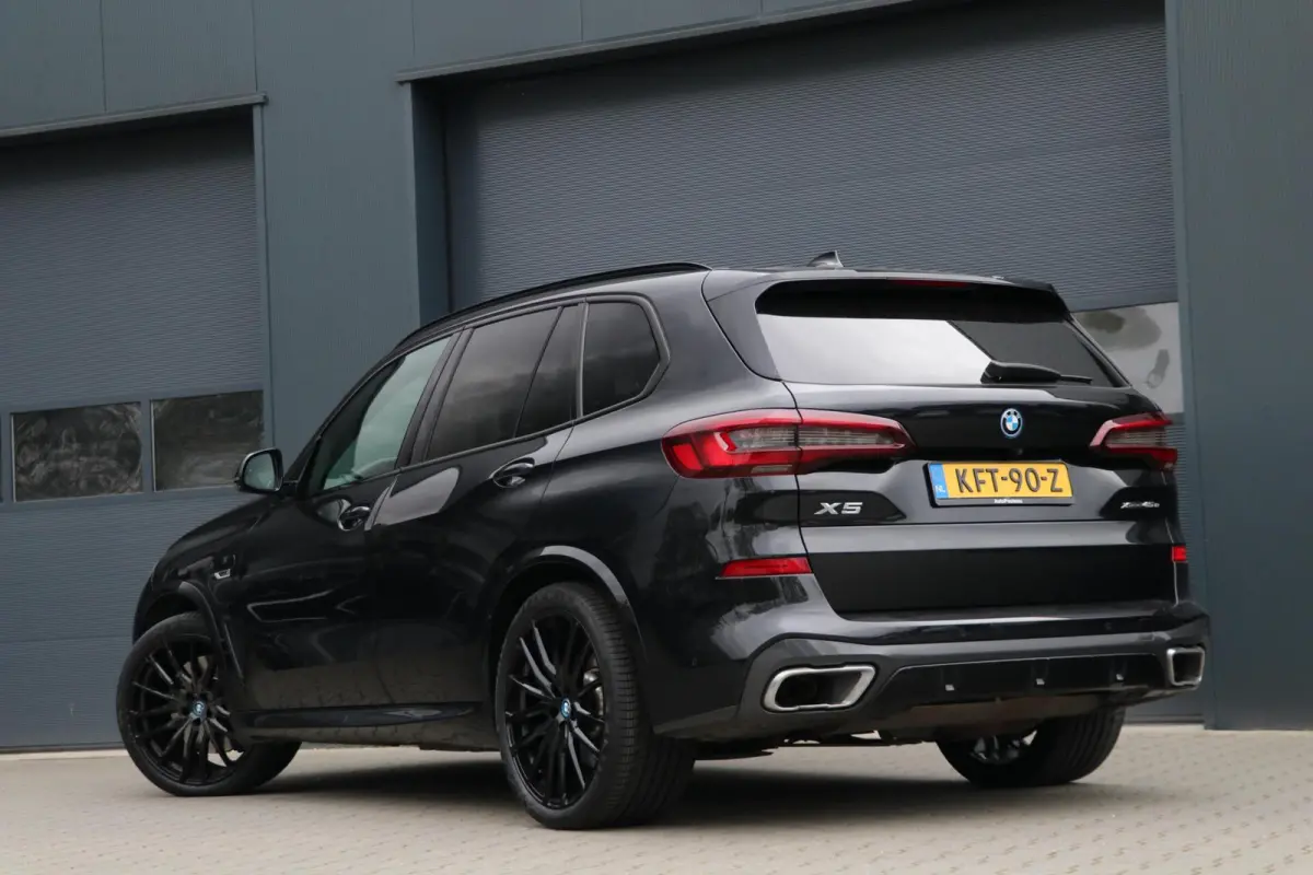 xDrive45e High Executive M-SPORT Panodak Headup Trekhaak ShadowLine Stoel/Stuur verwarming Carplay Luchtvering 22''Inch Laserlicht BJ2021