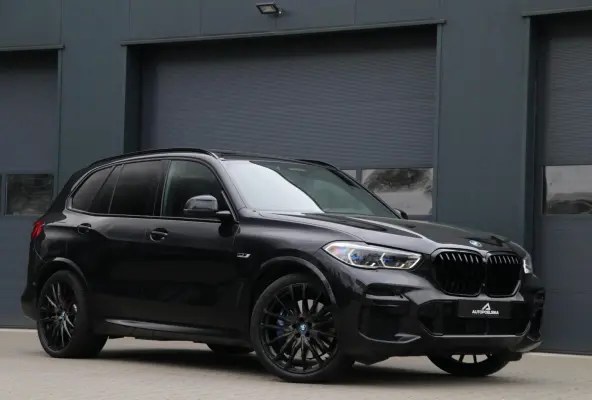 xDrive45e High Executive M-SPORT Panodak Headup Trekhaak ShadowLine Stoel/Stuur verwarming Carplay Luchtvering 22''Inch Laserlicht BJ2021