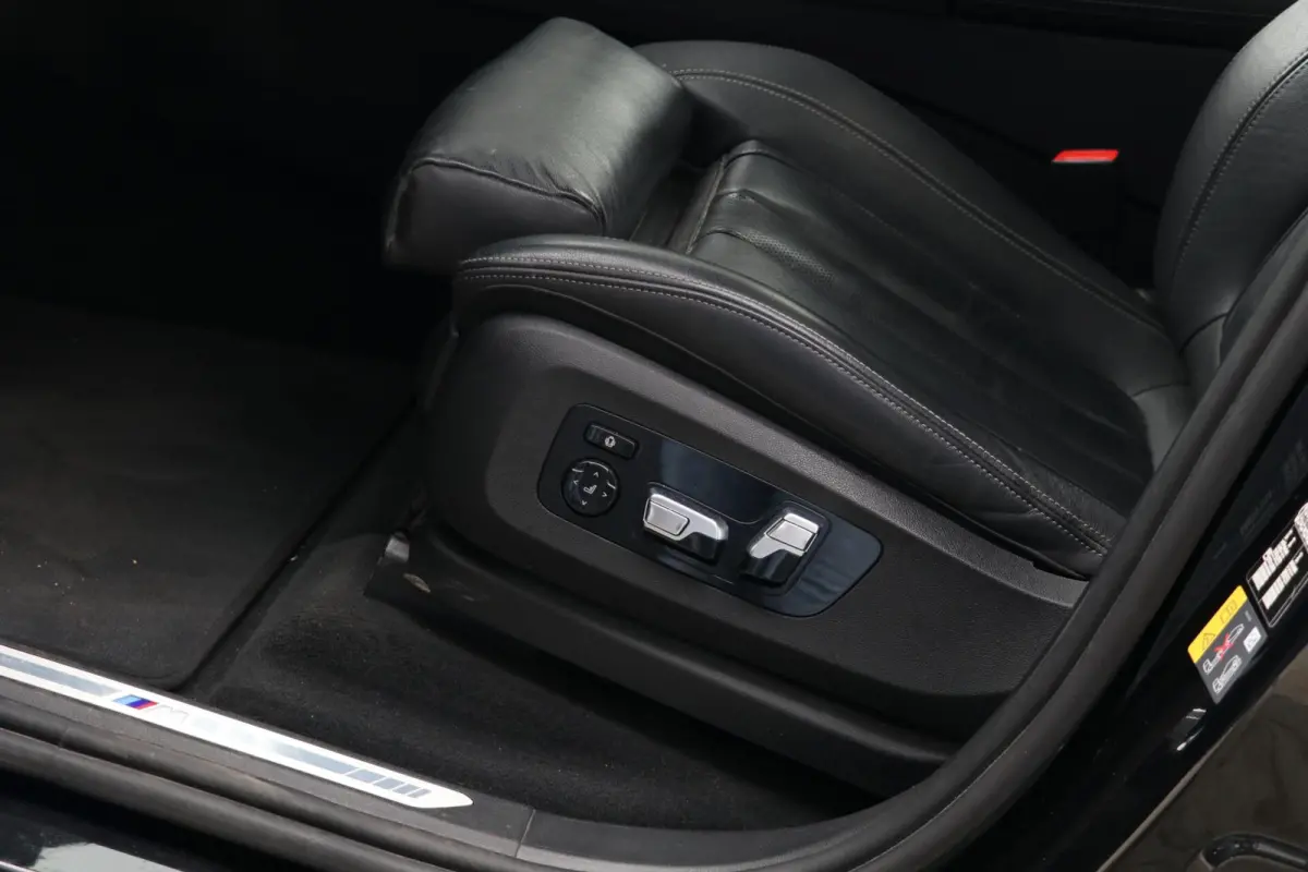 xDrive45e High Executive M-SPORT Panodak Headup Trekhaak ShadowLine Stoel/Stuur verwarming Carplay Luchtvering 22''Inch Laserlicht BJ2021