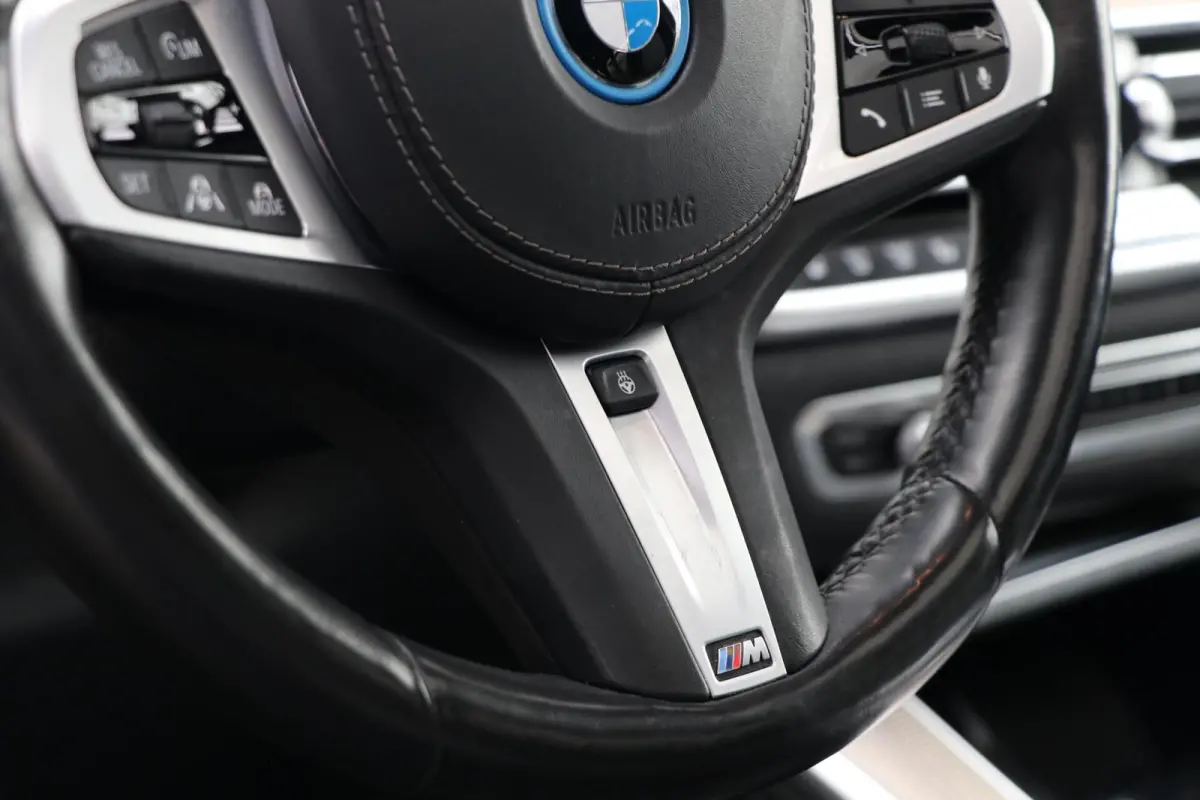 xDrive45e High Executive M-SPORT Panodak Headup Trekhaak ShadowLine Stoel/Stuur verwarming Carplay Luchtvering 22''Inch Laserlicht BJ2021
