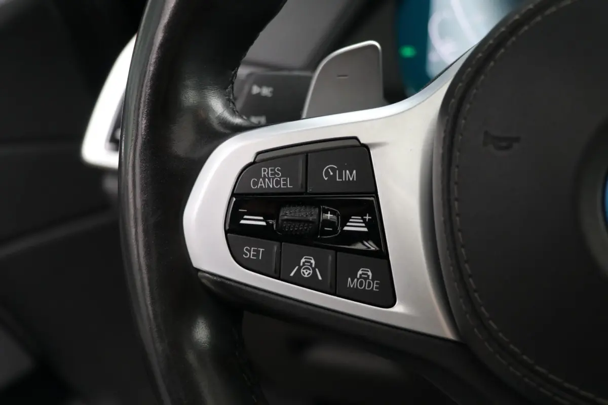 xDrive45e High Executive M-SPORT Panodak Headup Trekhaak ShadowLine Stoel/Stuur verwarming Carplay Luchtvering 22''Inch Laserlicht BJ2021