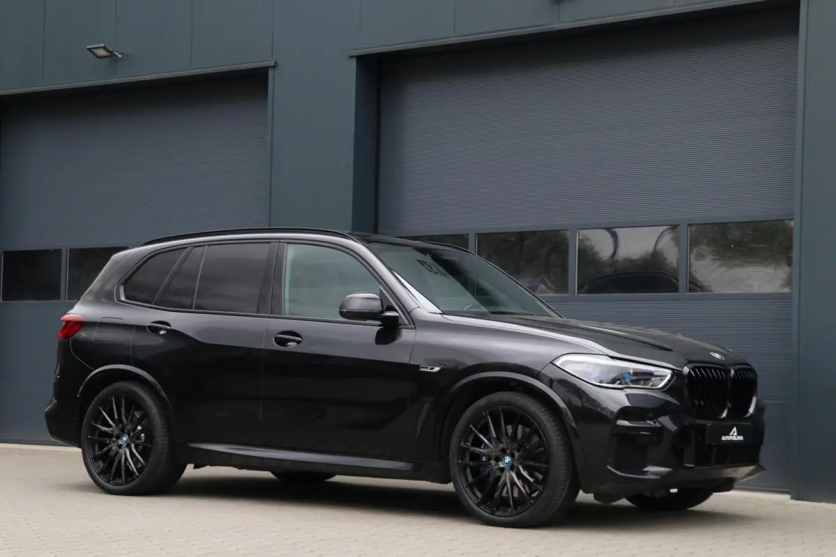 xDrive45e High Executive M-SPORT Panodak Headup Trekhaak ShadowLine Stoel/Stuur verwarming Carplay Luchtvering 22''Inch Laserlicht BJ2021