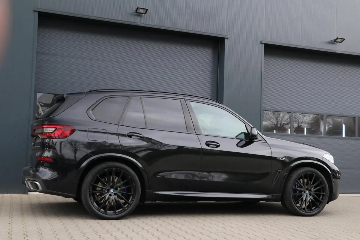 xDrive45e High Executive M-SPORT Panodak Headup Trekhaak ShadowLine Stoel/Stuur verwarming Carplay Luchtvering 22''Inch Laserlicht BJ2021