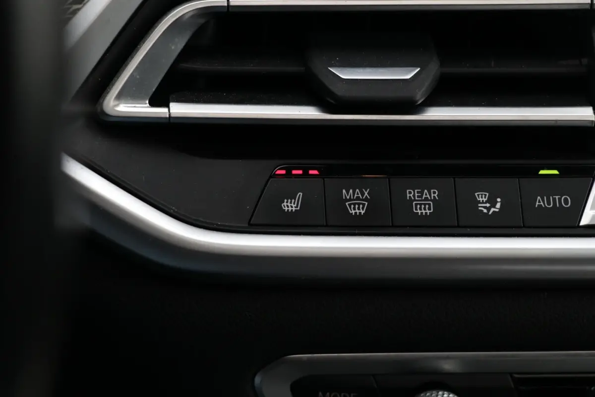 xDrive45e High Executive M-SPORT Panodak Headup Trekhaak ShadowLine Stoel/Stuur verwarming Carplay Luchtvering 22''Inch Laserlicht BJ2021