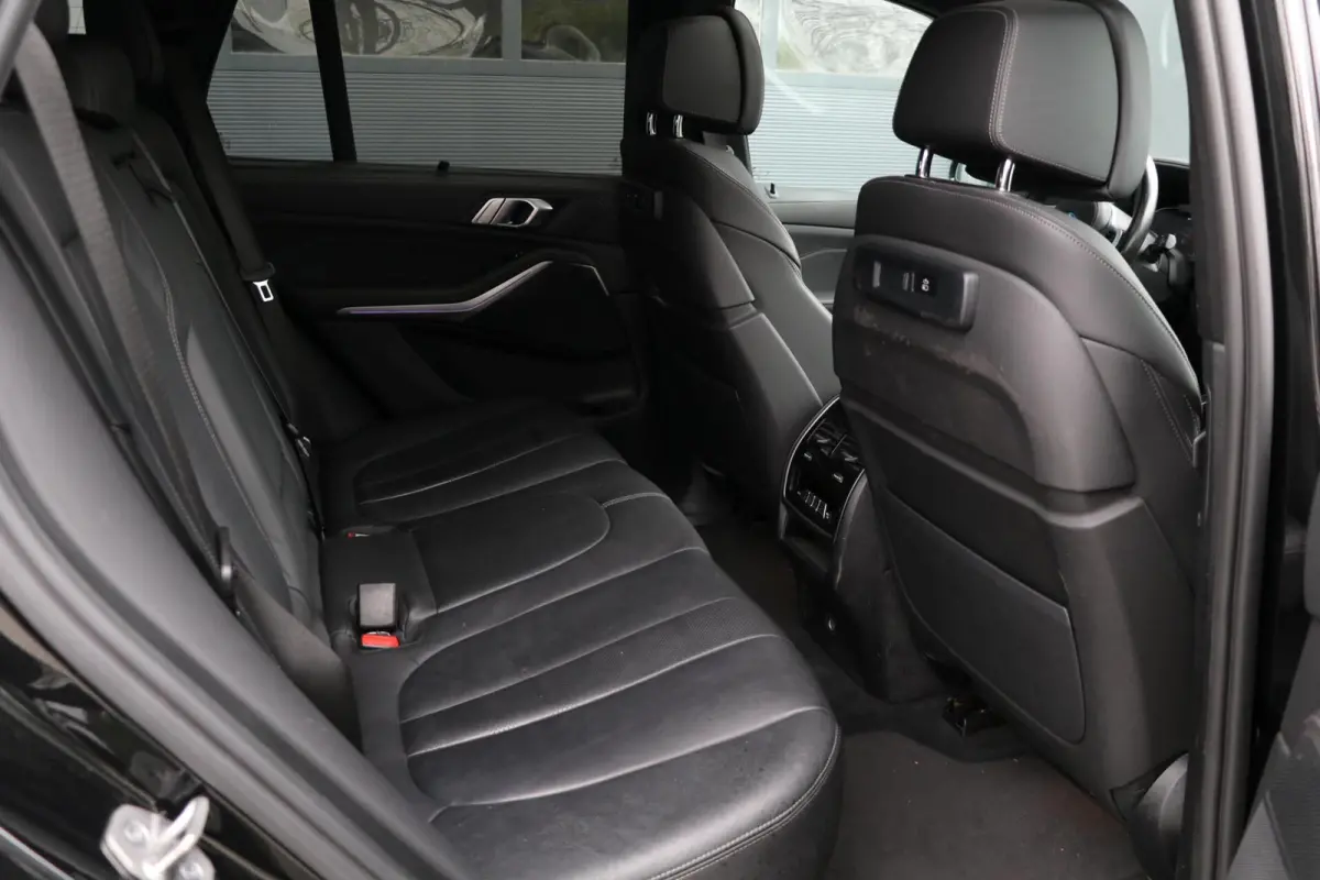 xDrive45e High Executive M-SPORT Panodak Headup Trekhaak ShadowLine Stoel/Stuur verwarming Carplay Luchtvering 22''Inch Laserlicht BJ2021