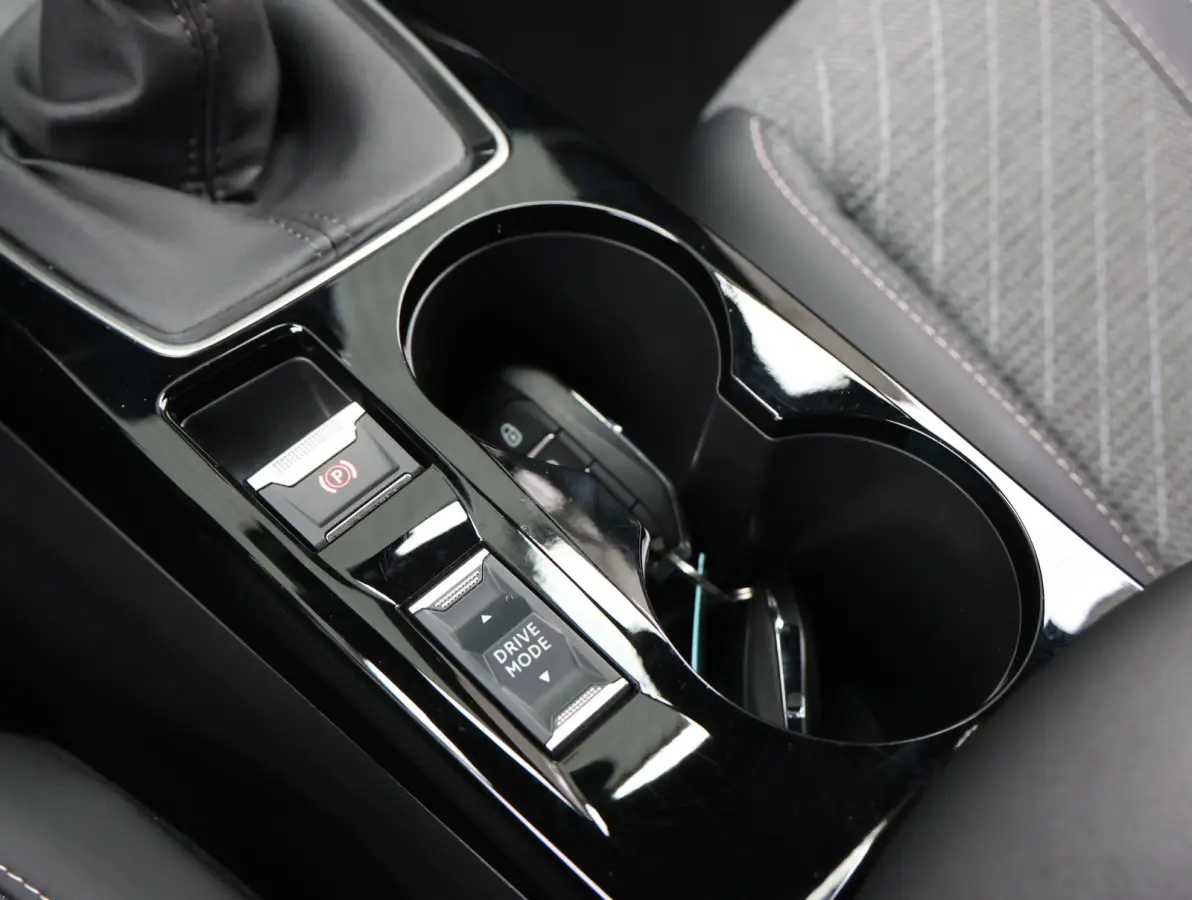 1.2 100 Allure | Navigatie | Keyless Entry | Cruise Control