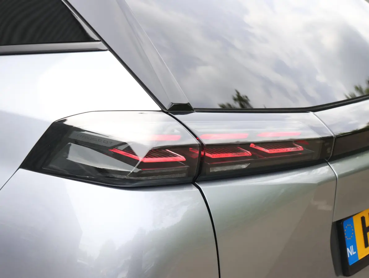 1.2 100 Allure | Navigatie | Keyless Entry | Cruise Control