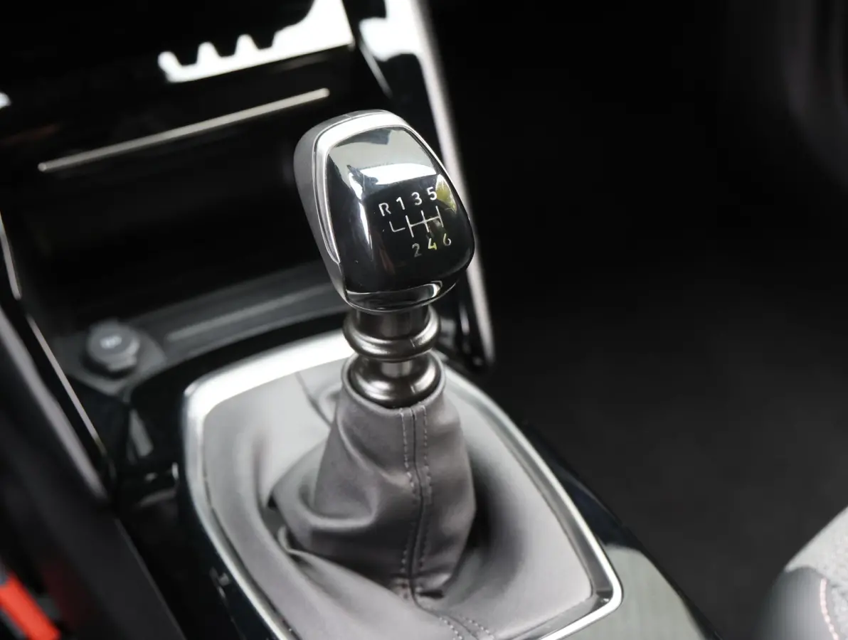 1.2 100 Allure | Navigatie | Keyless Entry | Cruise Control