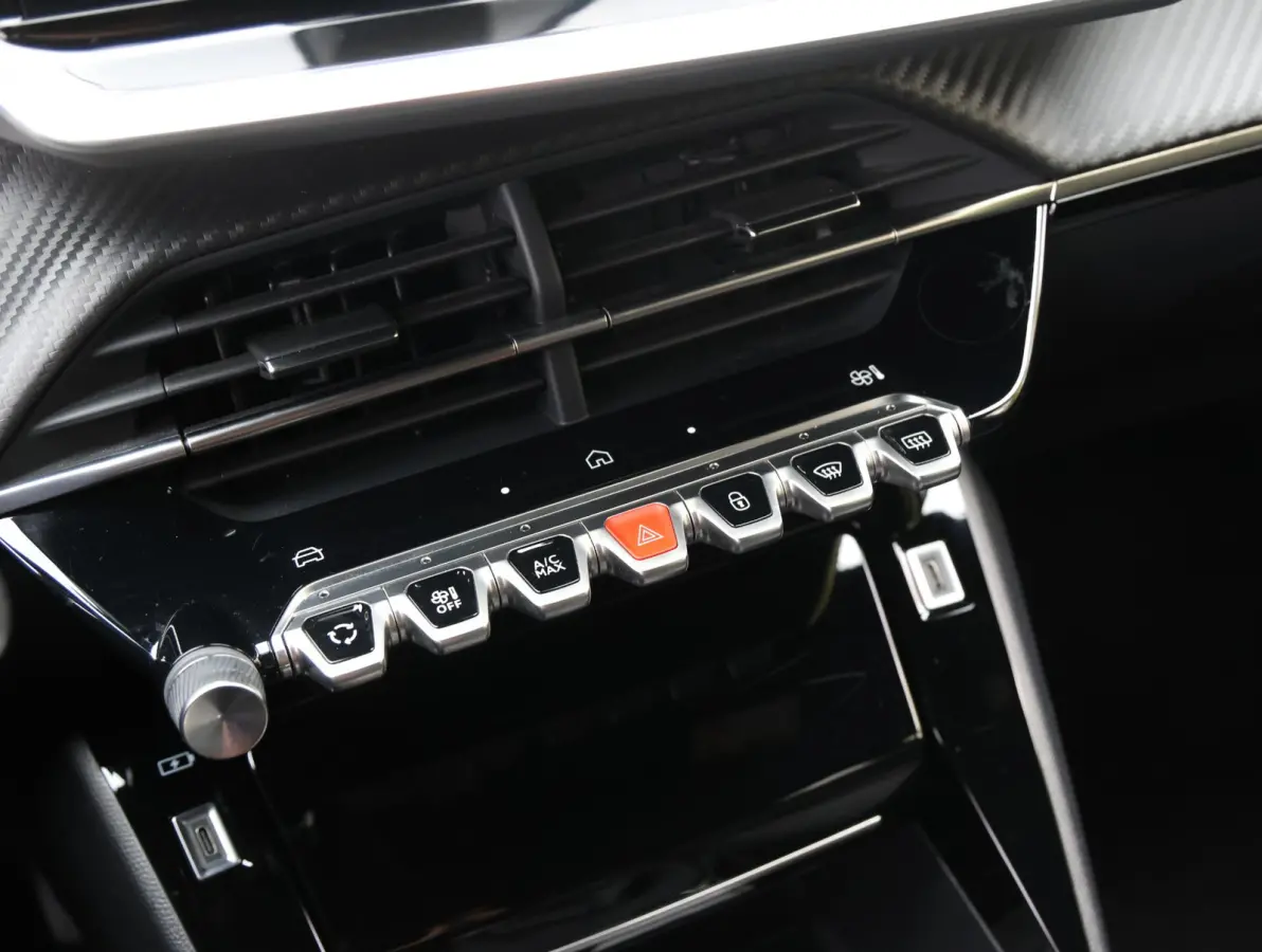 1.2 100 Allure | Navigatie | Keyless Entry | Cruise Control