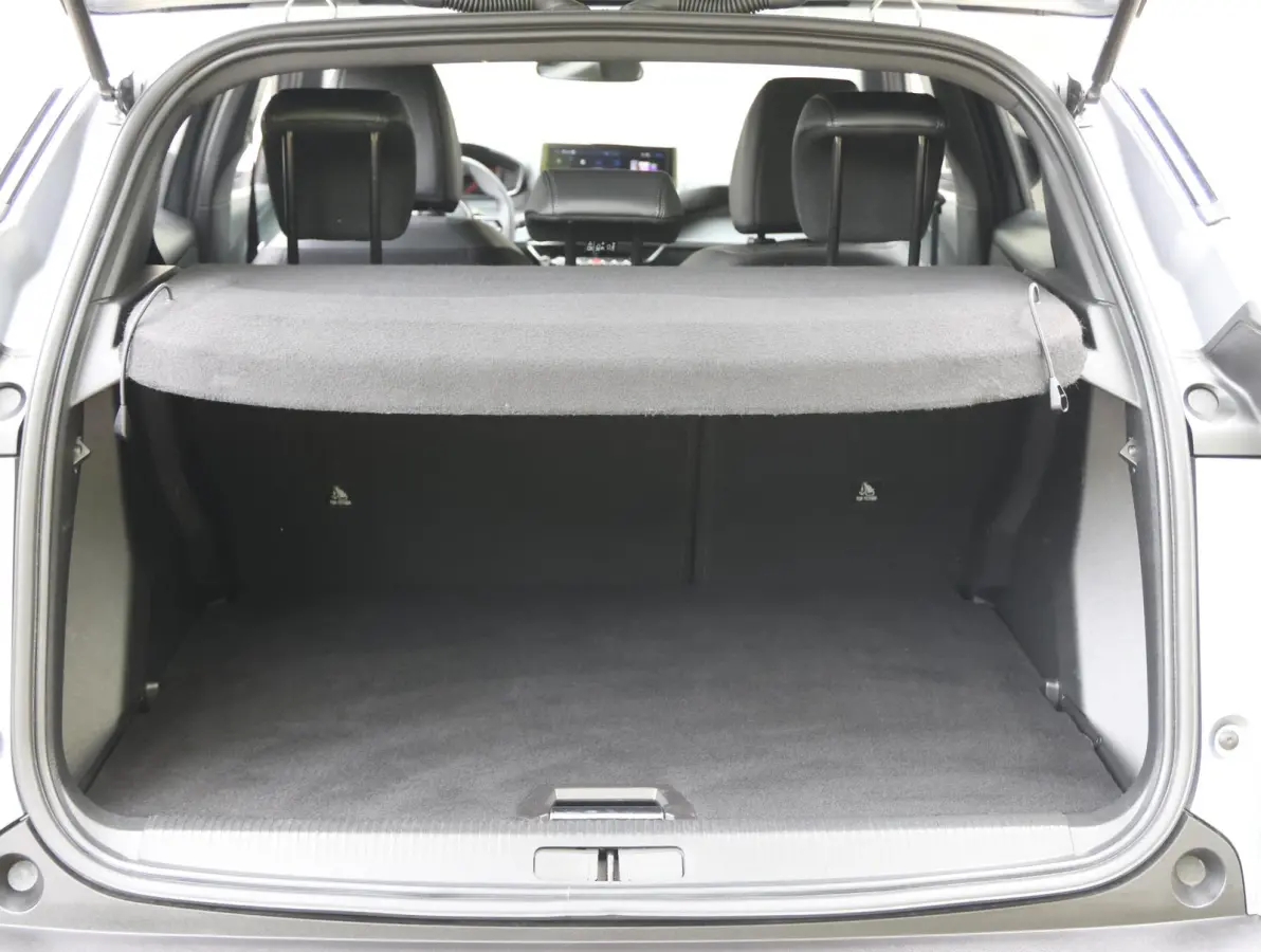 1.2 100 Allure | Navigatie | Keyless Entry | Cruise Control