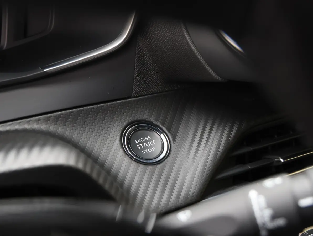 1.2 100 Allure | Navigatie | Keyless Entry | Cruise Control