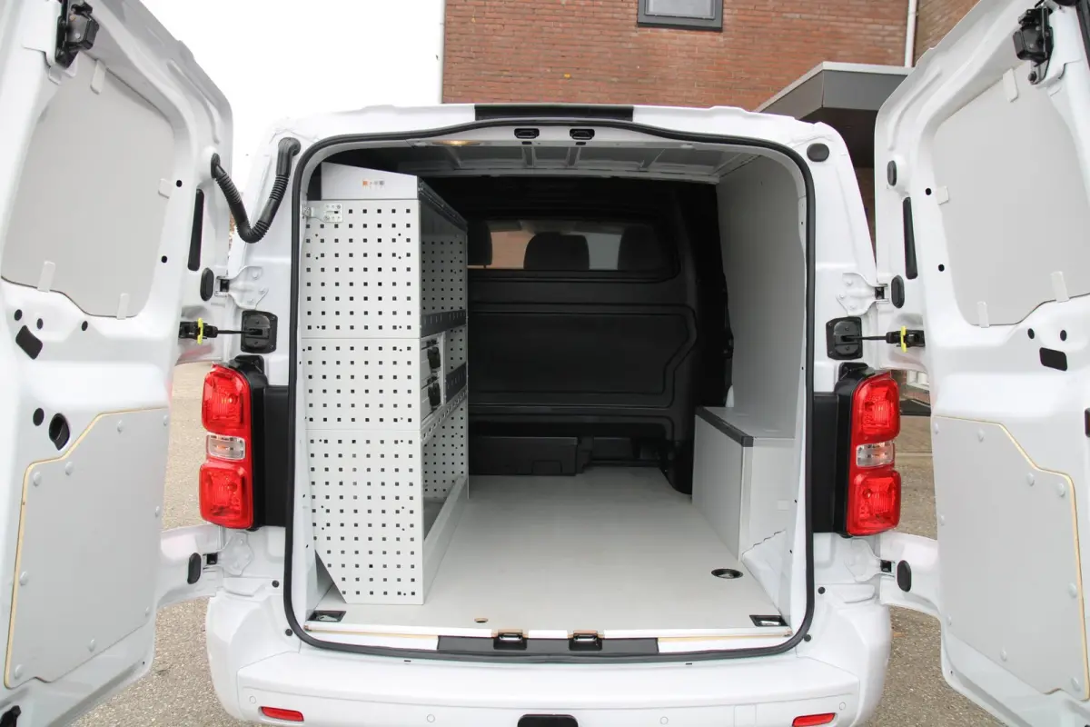 2.0 BlueHDI 180PK automaat / DC 6 prs / Trekhaak / Camera / Dubbel Cabine