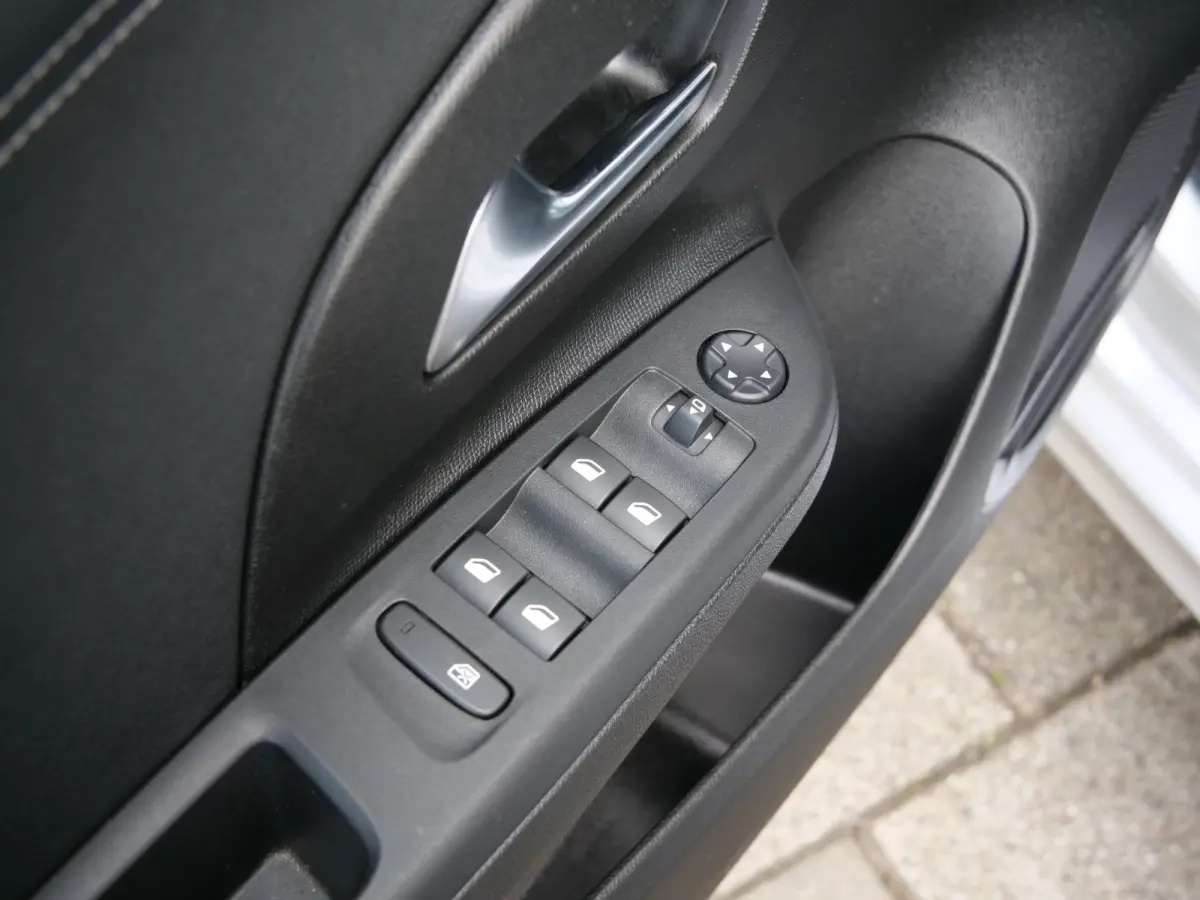 1.2 Turbo Hybrid GS 110 Pk Automaat DAB / Apple Carplay / Camera