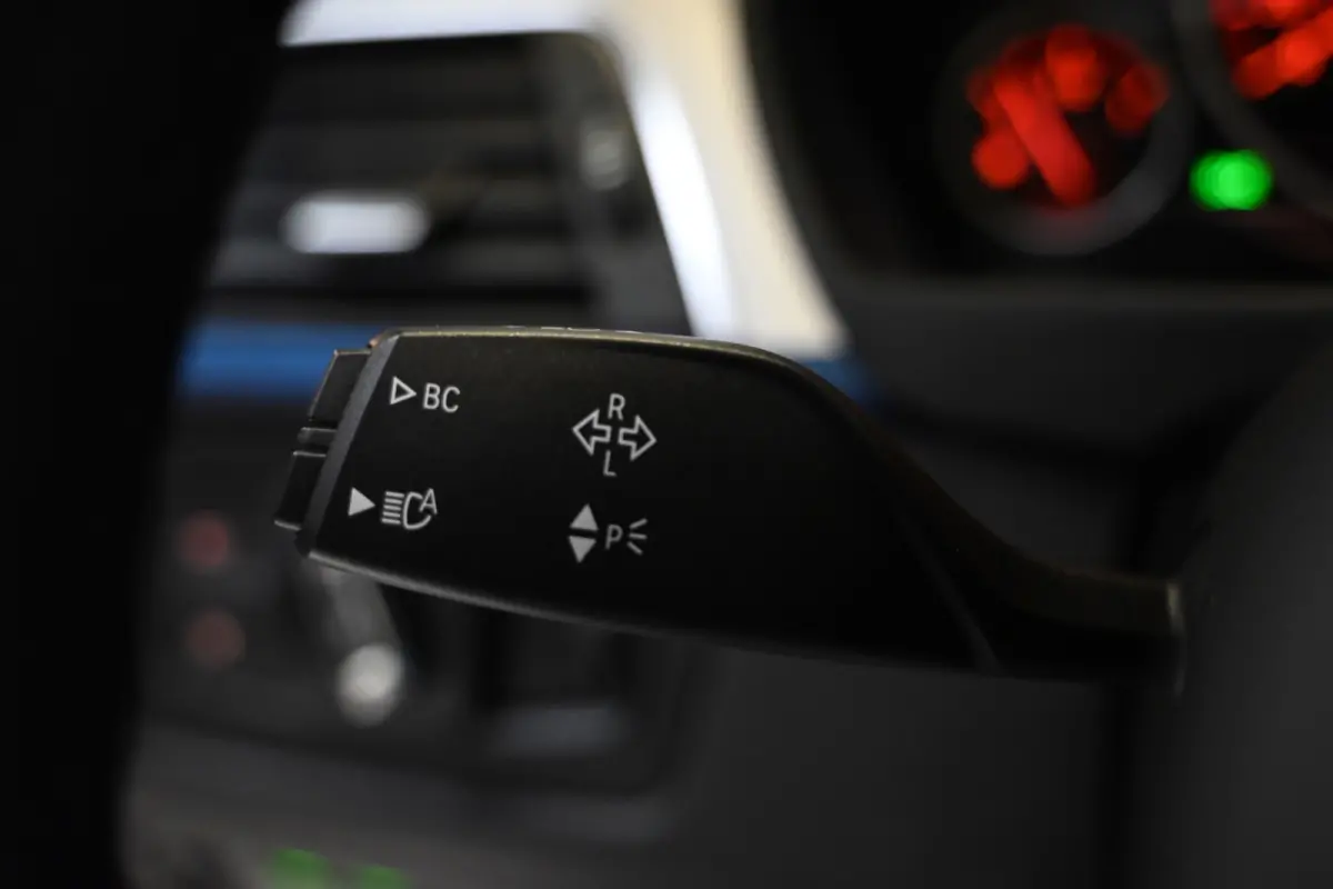 420i M-Sport - Active Cruise Control - Schuifdak - Keyless Entry - HUD - Adaptieve LED Koplampen -